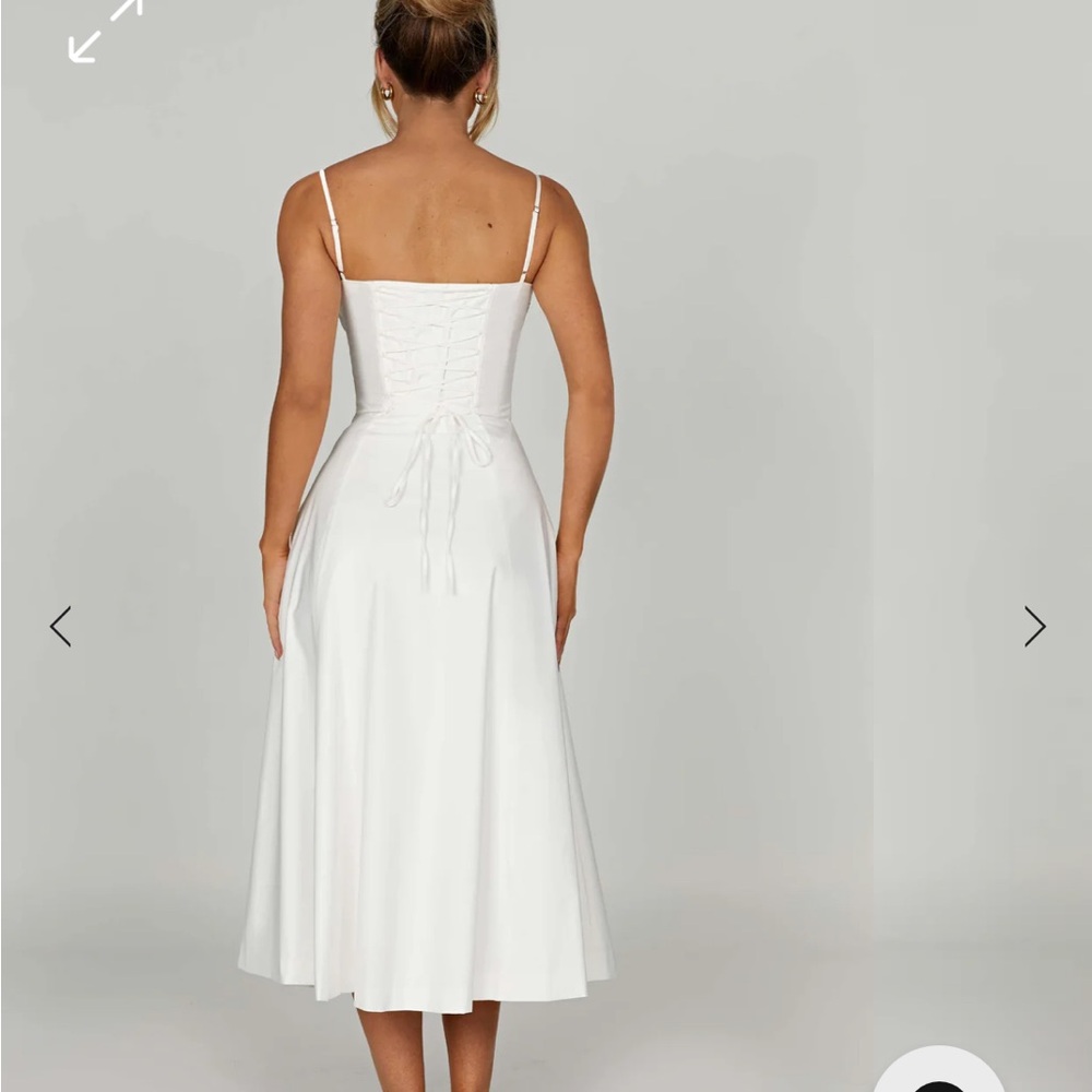 Elegant White Midi Dress with Slit - Picture 3 of 7